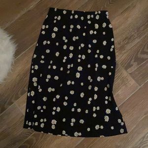 Black floral midi skirt - size M